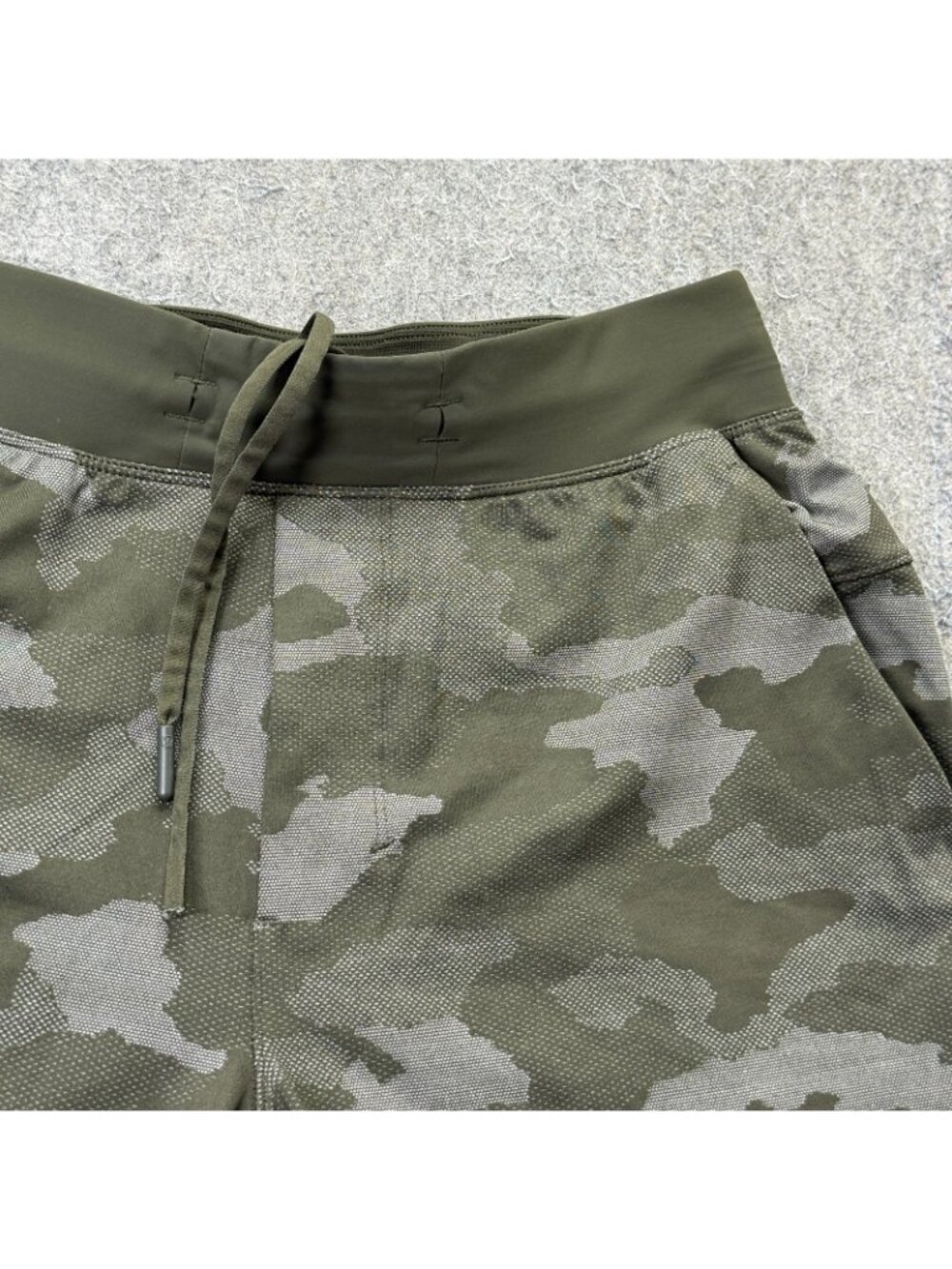 Lululemon License to Train Shorts Men S Green Camouflage Unlined 7" LM7APIS - Picture 3 of 14